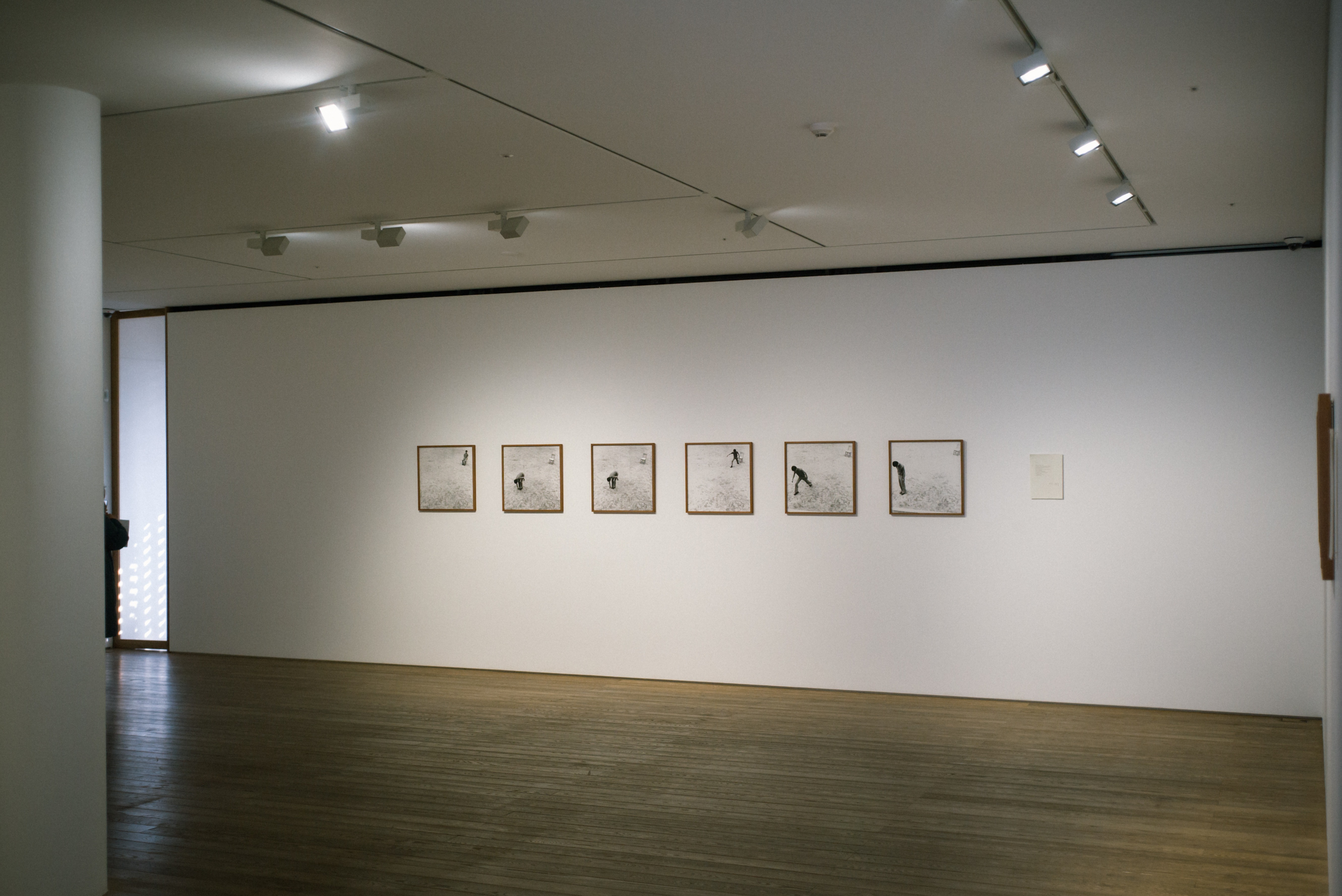 전시장 내부의 전경 사진. 라이카 M-P Typ240으로 찍었음에도 불구하고 색이 지나치게 틀어지거나 감도가 튀거나 하지 않는다.