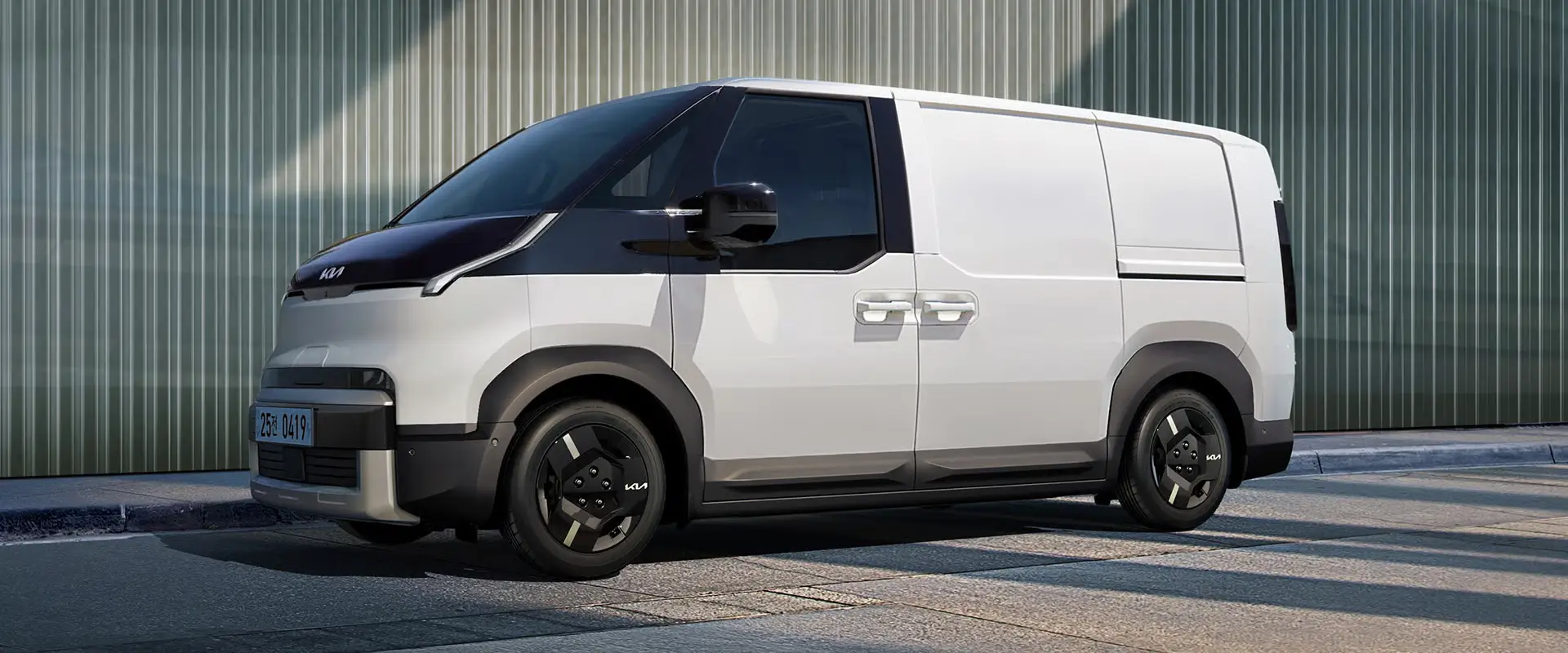 pv5_cargo_exterior_side_pc