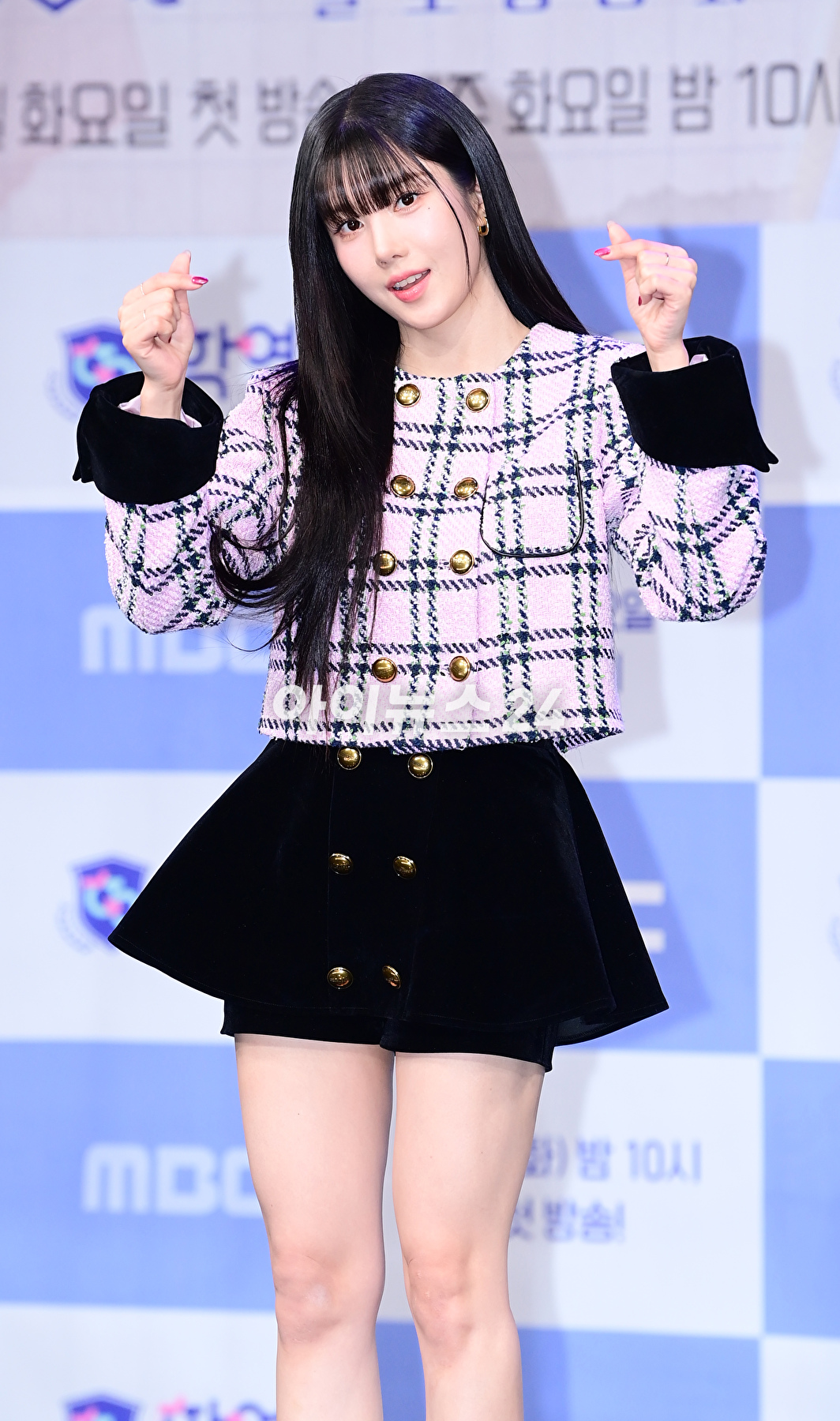 가수 권은비가 5일 오후 서울 마포구 상암동 MBC 골든마우스홀에서 열린 MBC 새 예능프로그램 &#39;솔로동창회 학연&#39; 제작발표회에 참석하고 있다. [사진=정소희 기자]