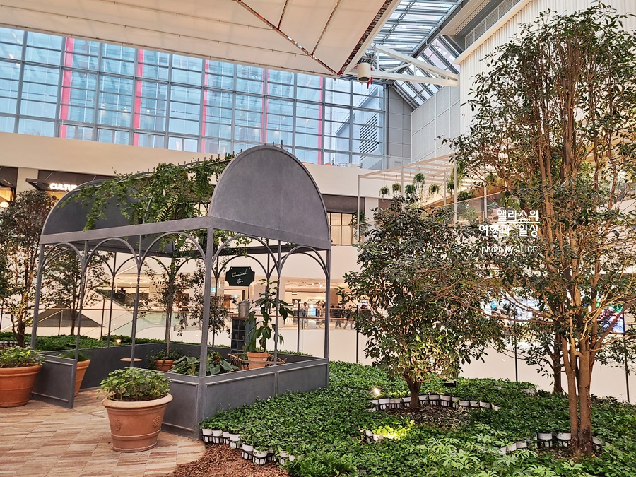 더 현대 서울 볼거리 놀거리 추천 팝업스토어(루부탱, 에스더버니) 사운즈 포레스트