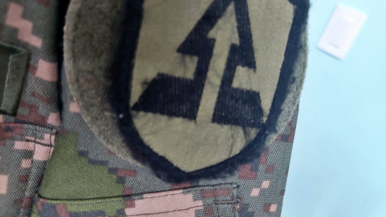 지급받은 부대마크를 붙인 모습