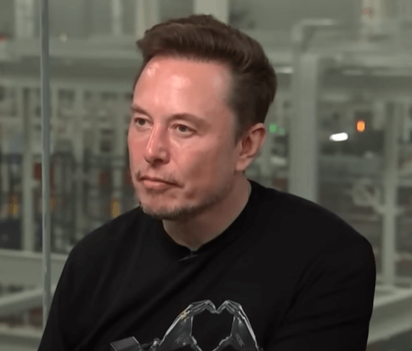 일론 머스크가 인터뷰 하고 있는 장면