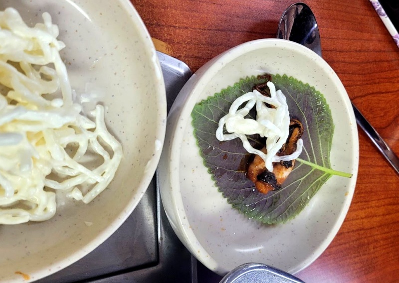 별미 천사채와 깻잎 쭈꾸미의 조합