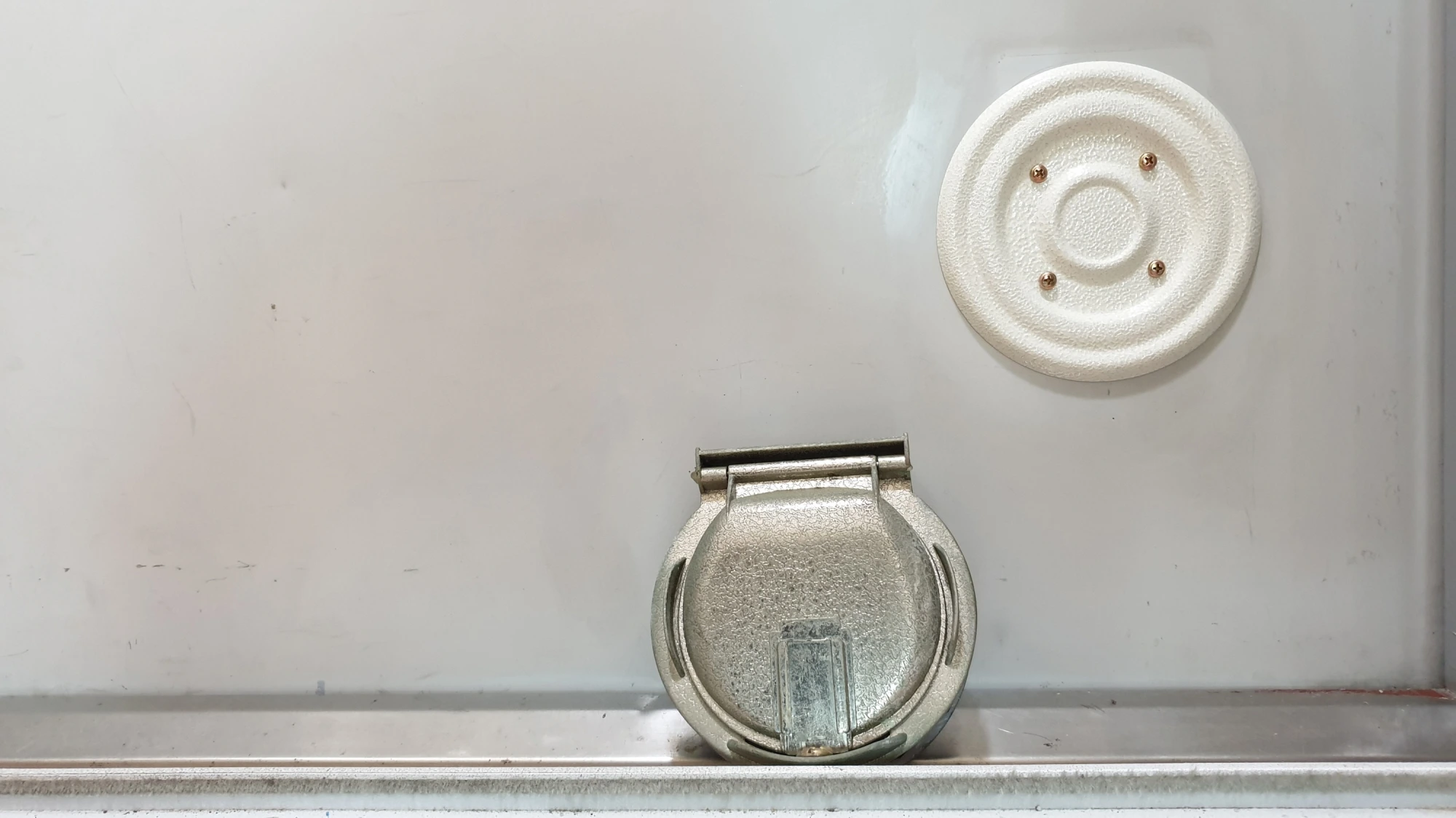 우유투입구 구멍 막은 모습