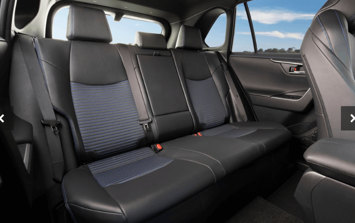 2023년 토요타 라브 3 2열 좌석