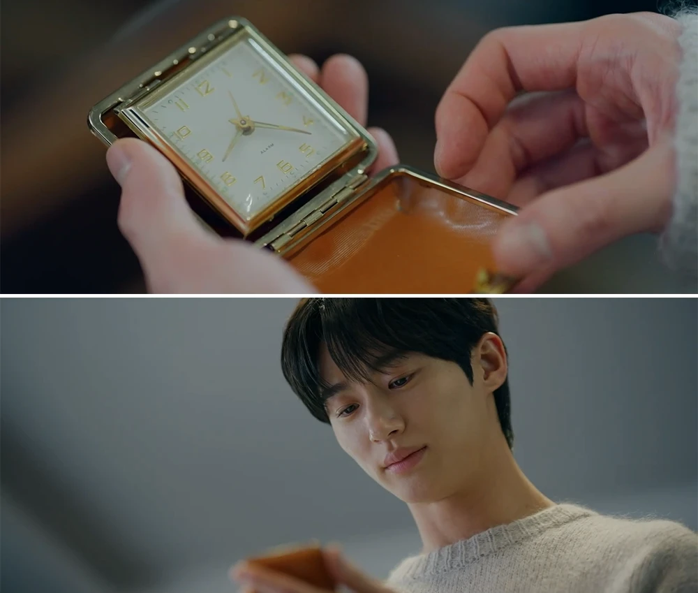 드레스룸에서-보관중인-시계를-보고있는-선재