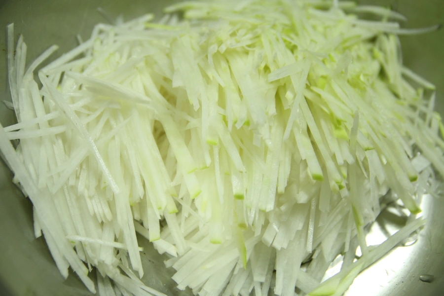 무 썰어놓은 모습