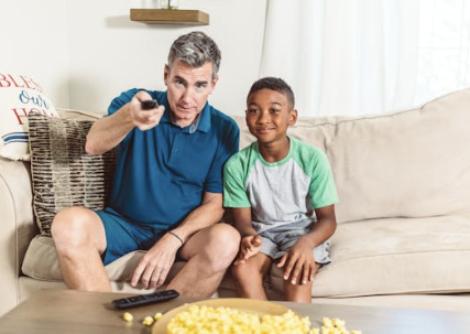 흥행작 vs 저예산 명작 (제작비, 성과, 작품성)