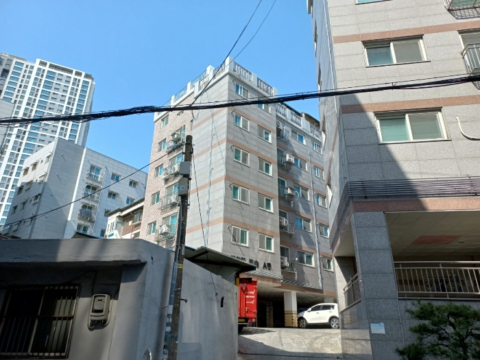 서울남부지방법원2021타경112137 본건 소재 건물 전경 2