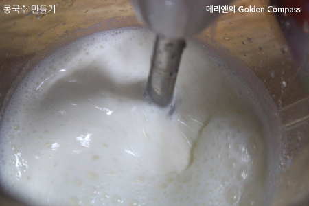 두부와-우유를-혼합하여-믹서에-가는-모습