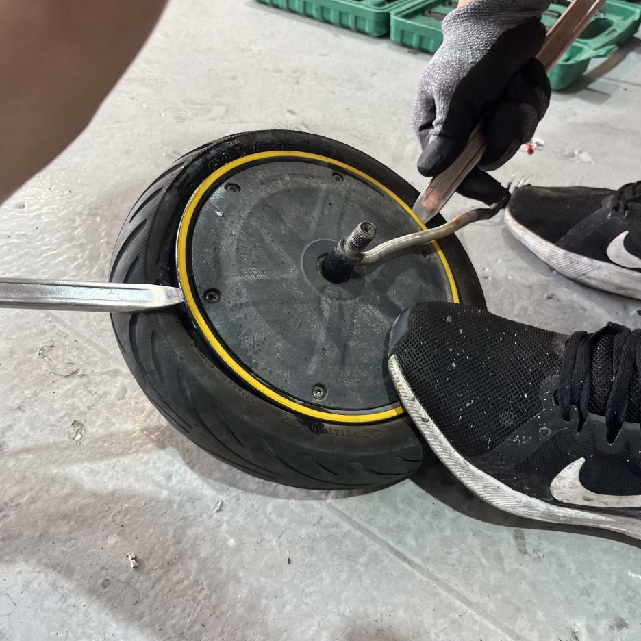 전동킥보드 수리: 나인봇 맥스 G2 AS-타이어 펑크 교체, 세그웨이 SEGWAY NINEBOT MAX, 수원 화성 동탄 광교 용인 안양 안산 오산 분당 군포