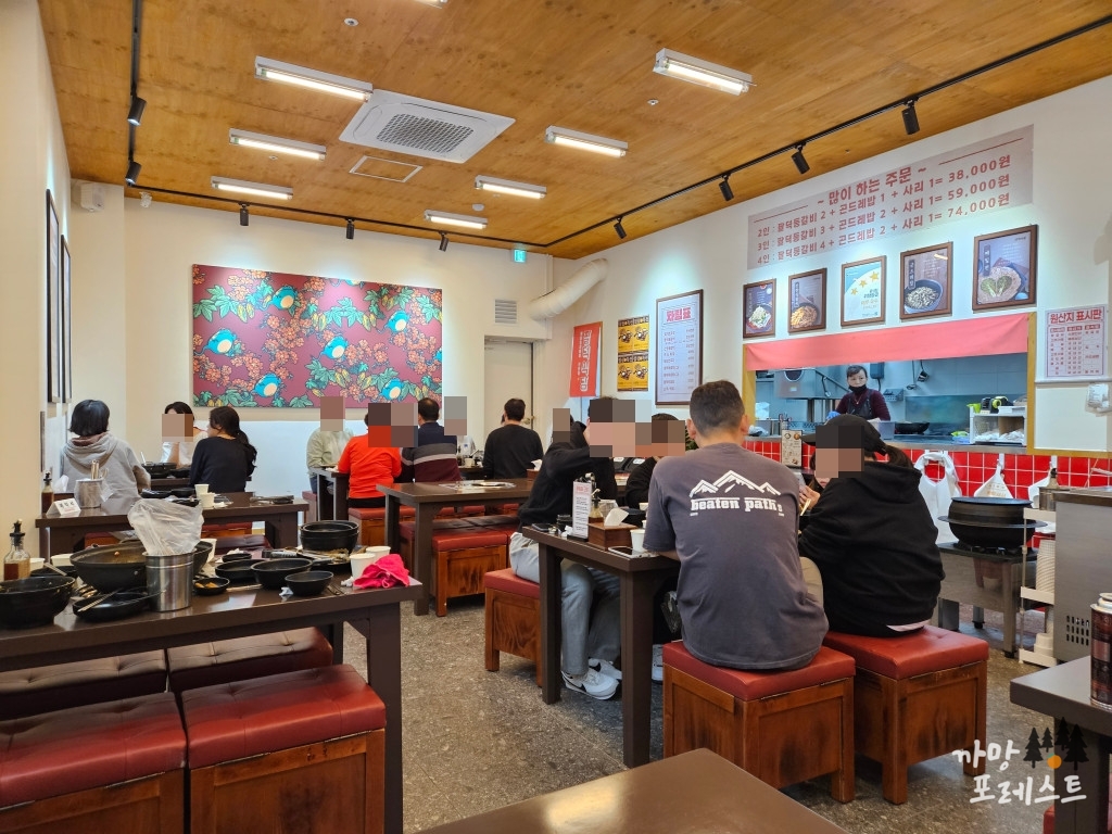 팔덕식당 내부