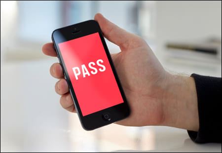 PASS 앱 실행중인 휴대폰