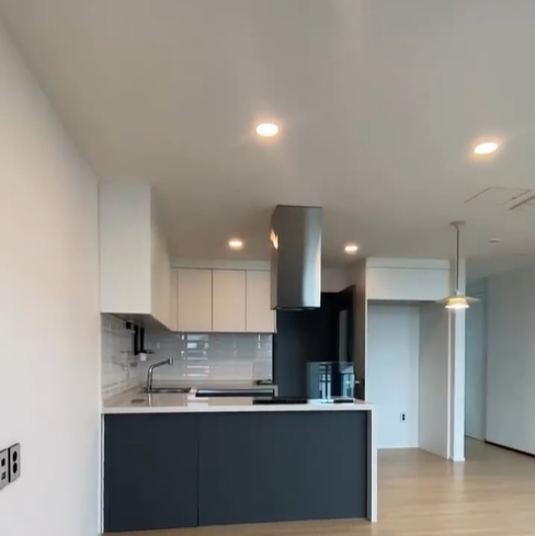 주방이 아담한 구조여서 큰 움직임 없이 요리 및 음식를 준비 할수 있습니다.