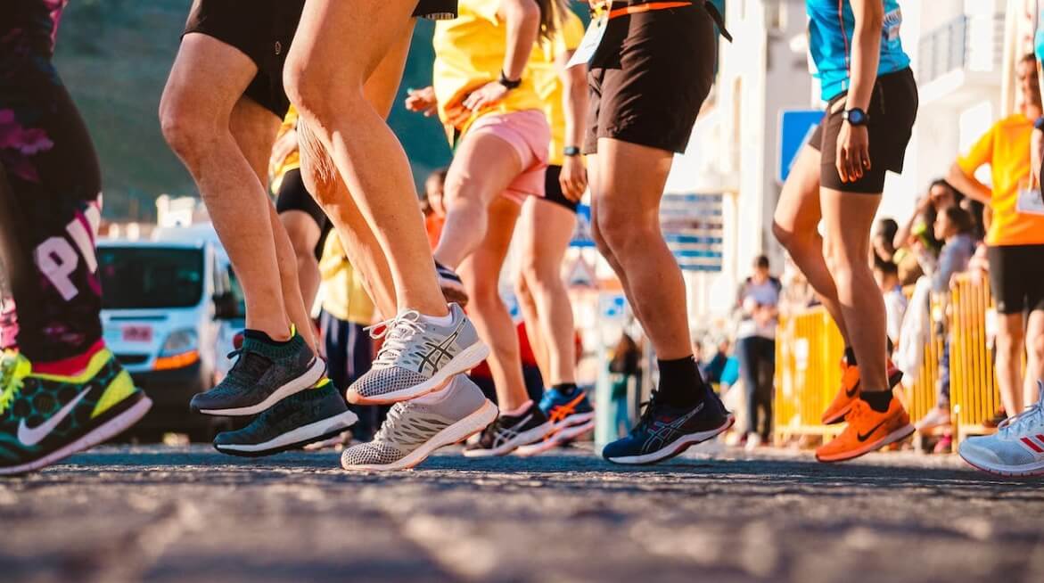 2023년 마라톤 서울 일정 총정리 뛰기 전 준비하는 사진