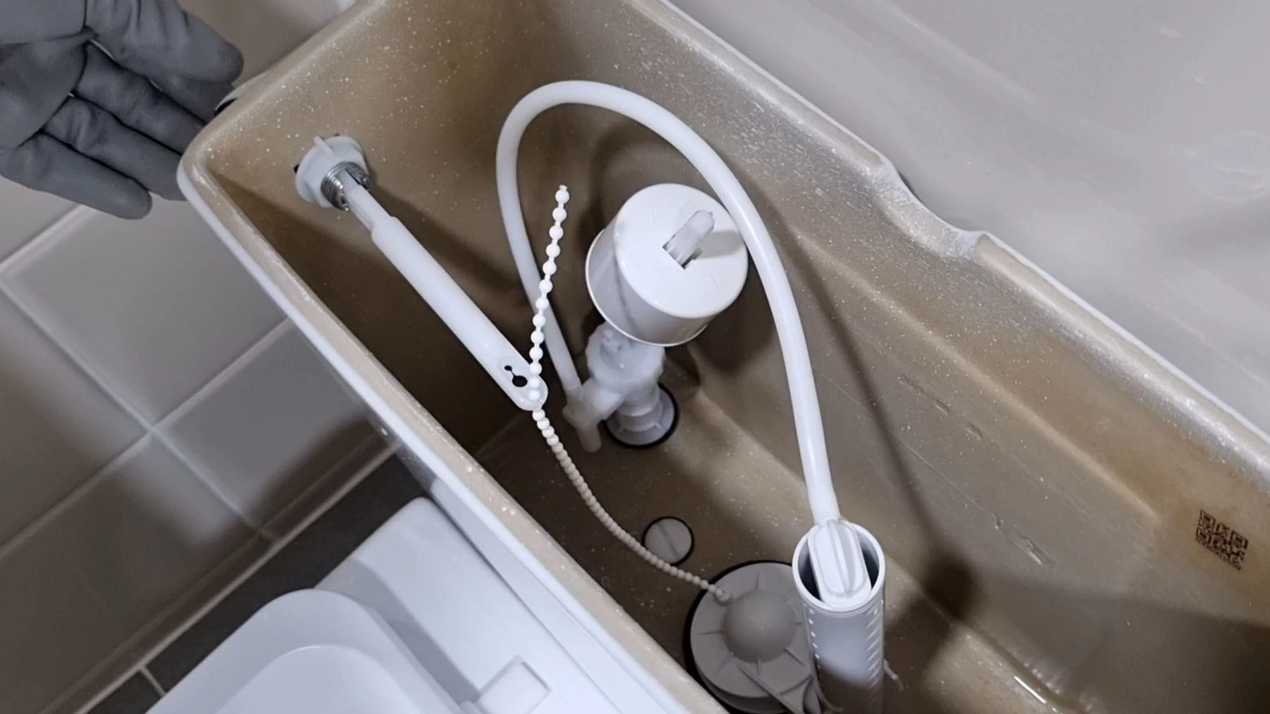 양변기 손잡이 고정 모습