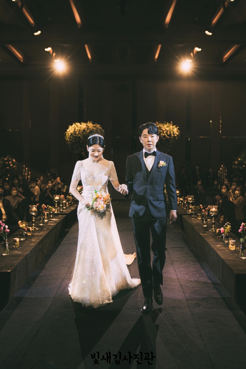 아르떼채플컨벤션 본식스냅 신랑신부 함께 입장