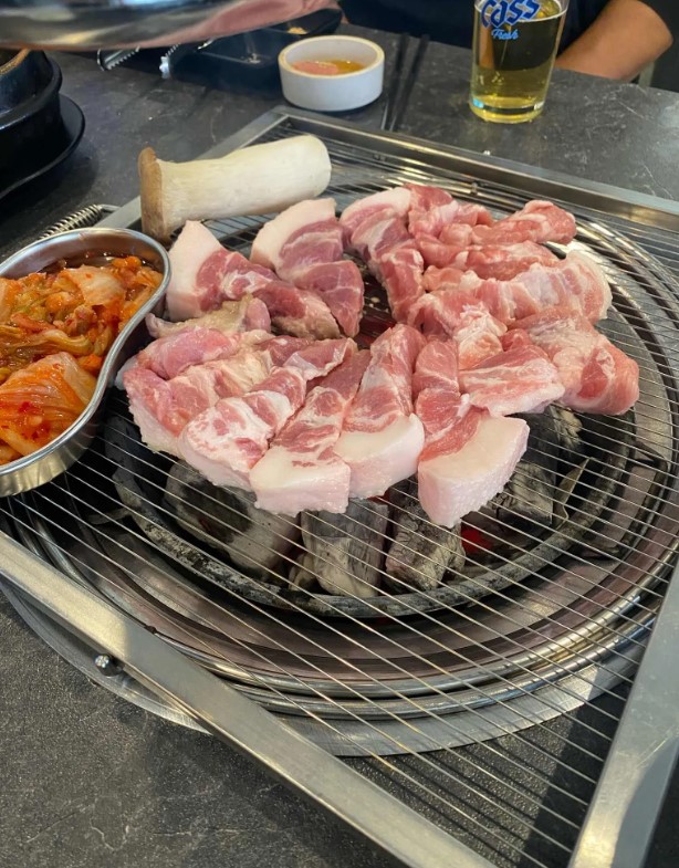 고기 질이 좋은 칼집 삼겹살