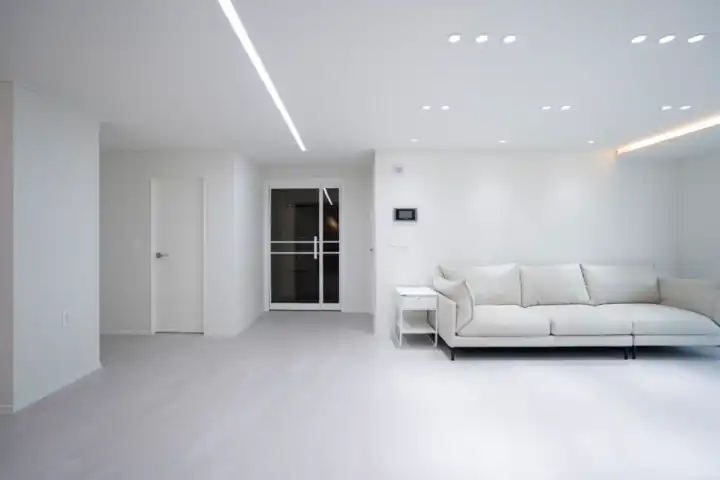 거실에-설치된-라인조명