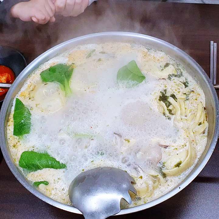 6시내고향 강원 철원 만두전골 만두소에 무우가 들어간 손만두 버섯전골 맛집 오늘 방송 추천