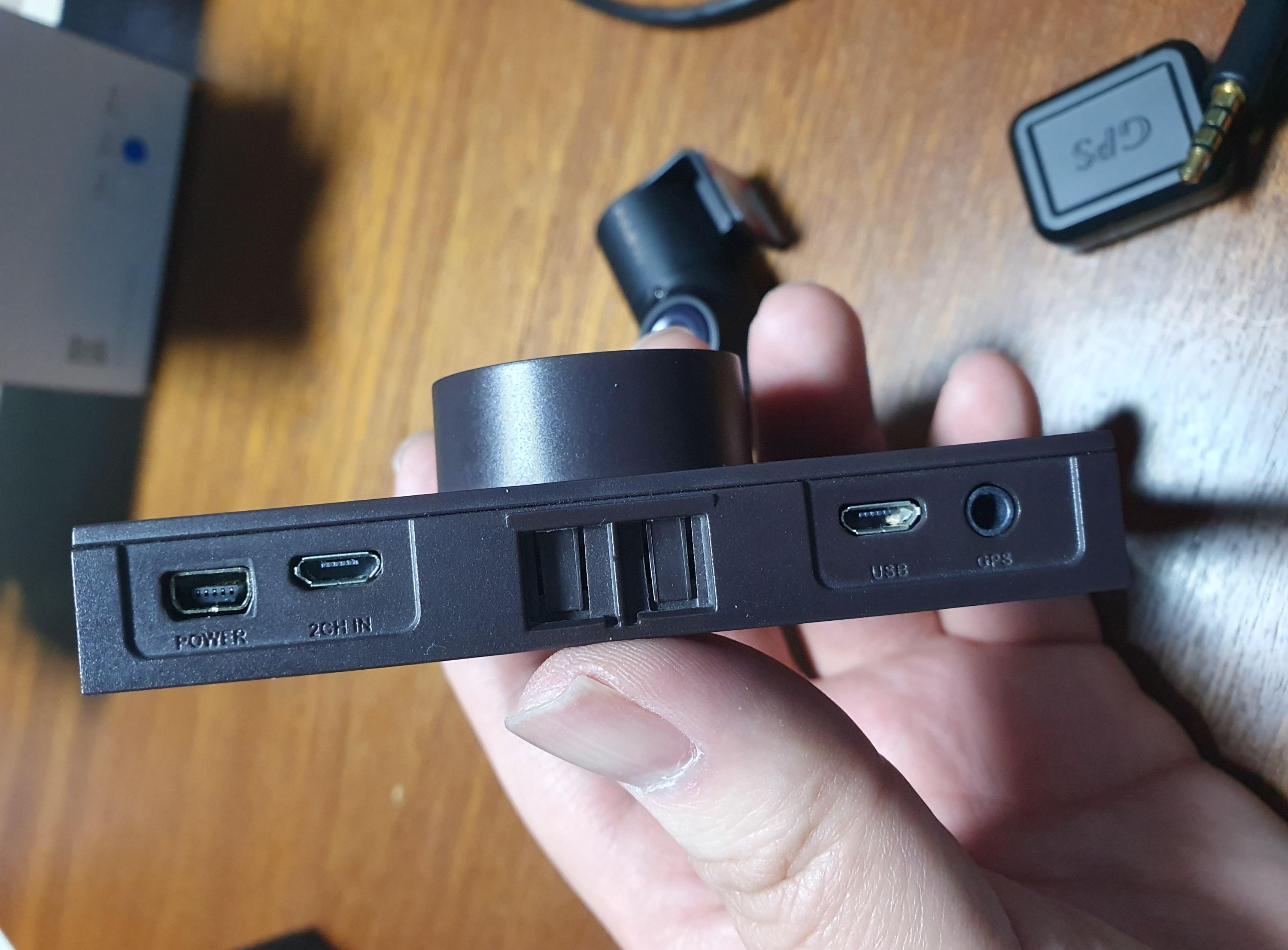 파인뷰 SOLID 200 제품 내장포트