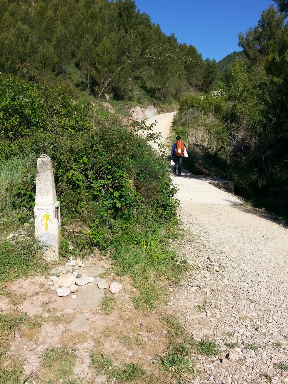 길 귀퉁이에 놓여진 이정표