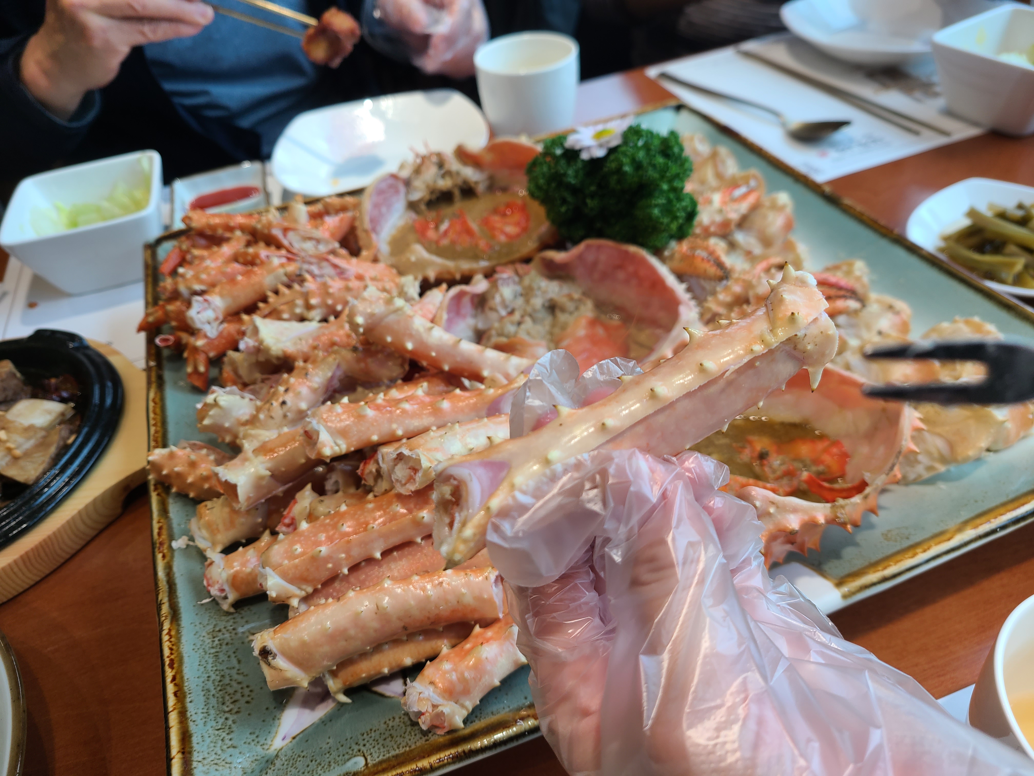 천안 대게나라 손질된 킹크랩 다리