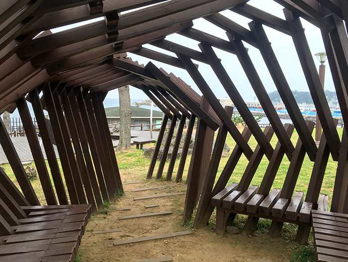 자구리-공원-의자