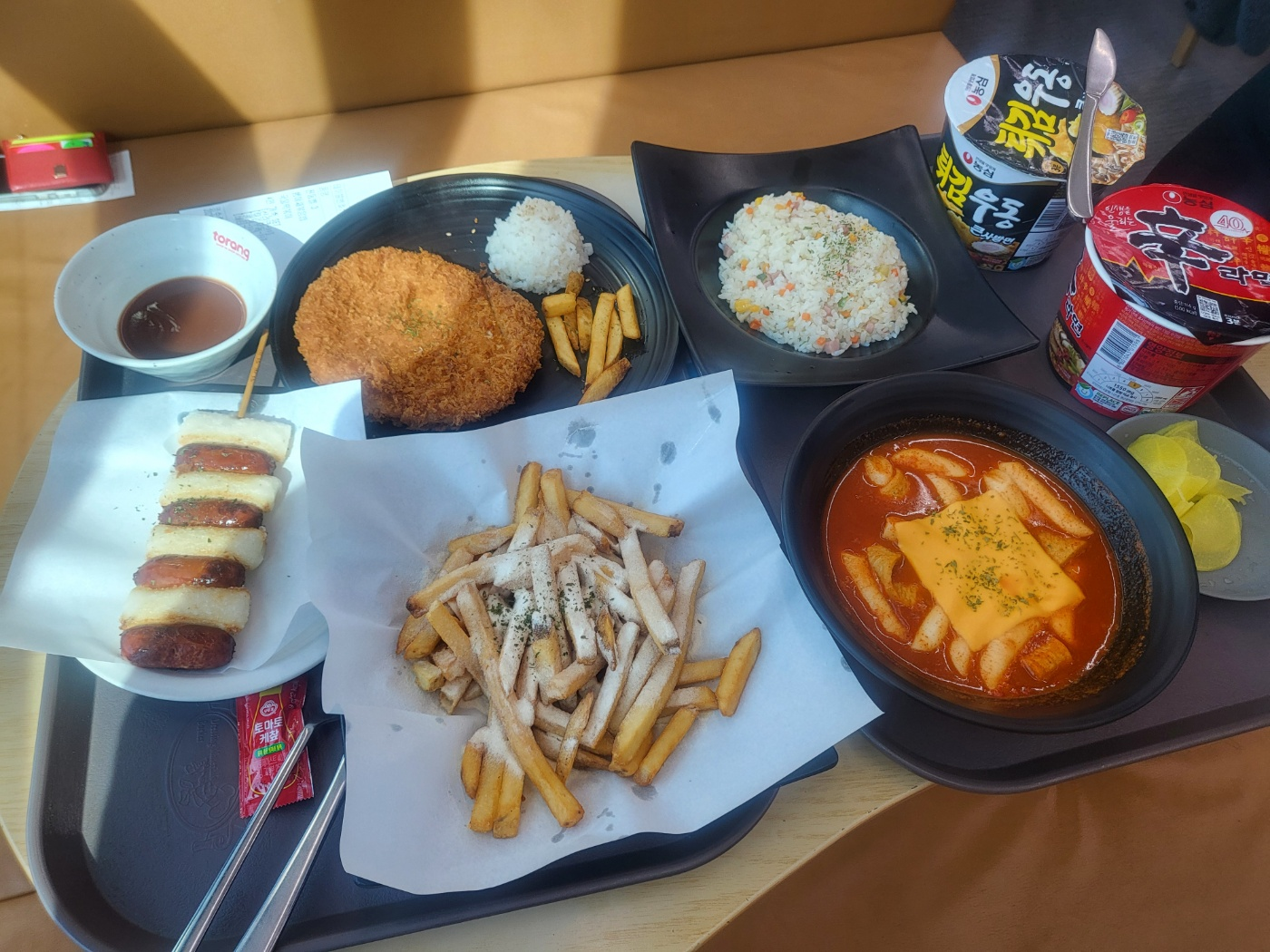 세트 메뉴도 있어서 여러가지를 시켜서 나눠먹었는데 배가 고파서 그런지 맛있었요~ 엄청 푸짐해보이지 않나요?