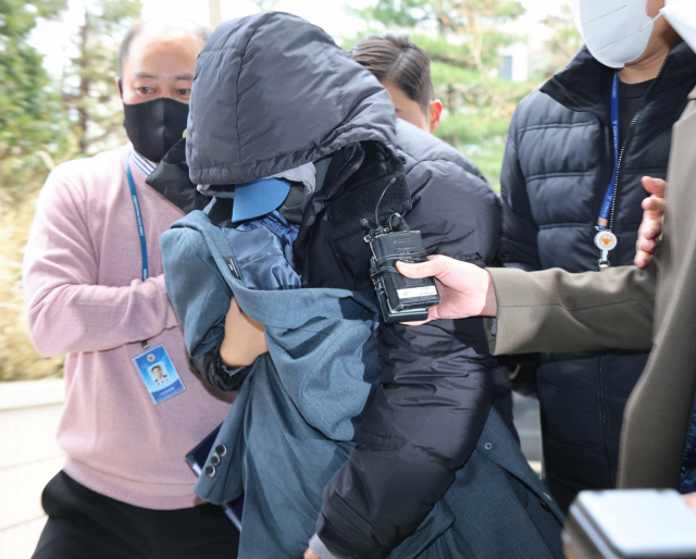 배우 고(故) 이선균(48)을 협박해 5000만원을 챙긴 20대 여성의 신상이 공개됐다.