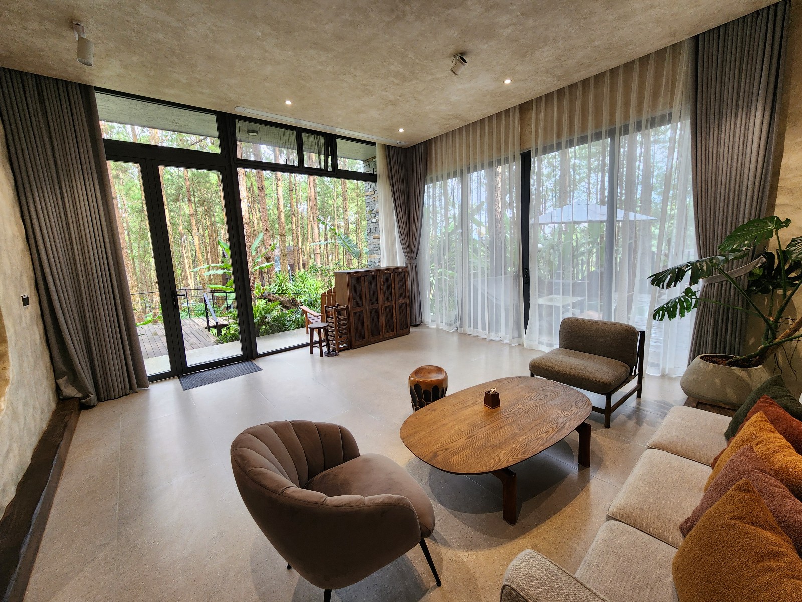 모스테이 스프링 거실