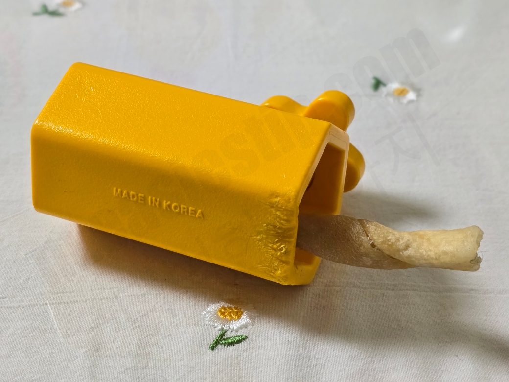 푸드클립에 남은 강아지 이빨 자국