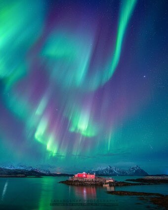 북유럽-노르웨이-로포텐-제도의-아름다운-오로라-모습