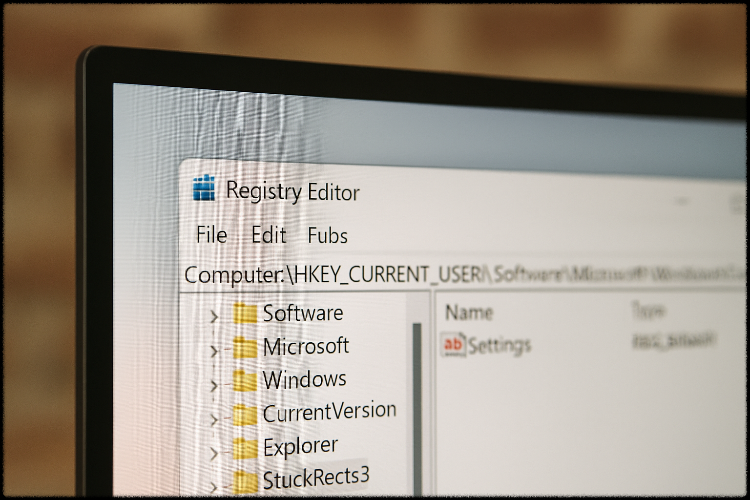 컴퓨터에서 레지스트리를 편집하고 있는 모습