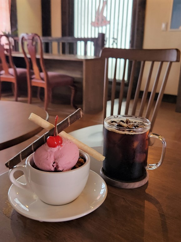 코히별장_파르페와_커피