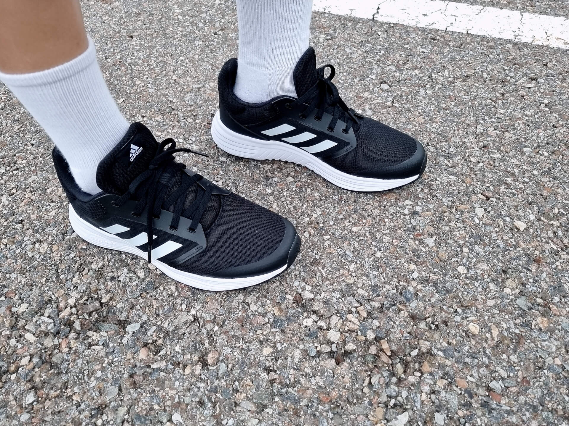 운동화 신고 걷기 운동 전