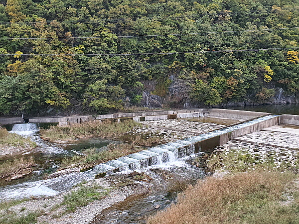 삼척 오십천 인공 폭포