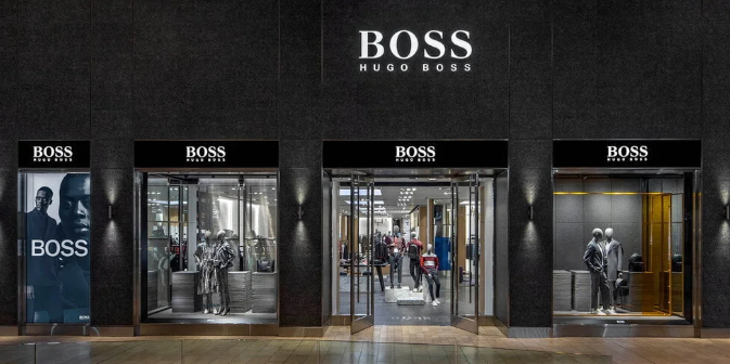 2000년대에 들어 휴고 보스는 Hugo와 Boss 두 개의 브랜드 라인을 통해 서로 다른 소비자층을 겨냥한 다양한 제품군을 선보였습니다.