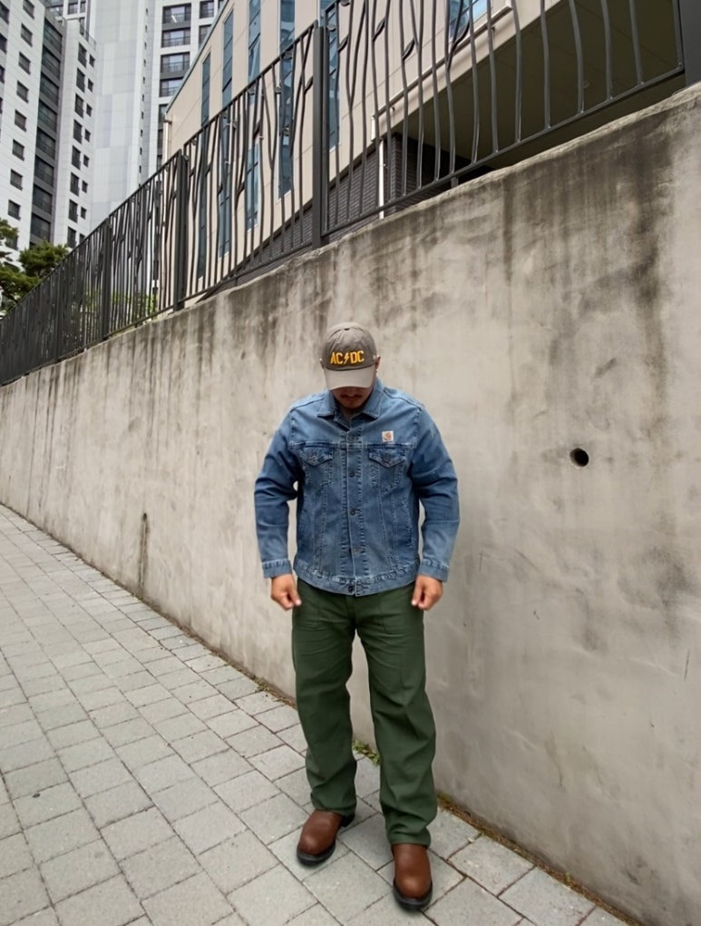 데일리룩('26. 4. 20.)아메리칸니들 ACDC 빈티지 볼캡, 무신사스탠다드 티셔츠, 칼하트 빈티지 청자켓, 무신사스탠다드 퍼티그 팬츠, 레드윙 페코스 2231 11인치 부츠