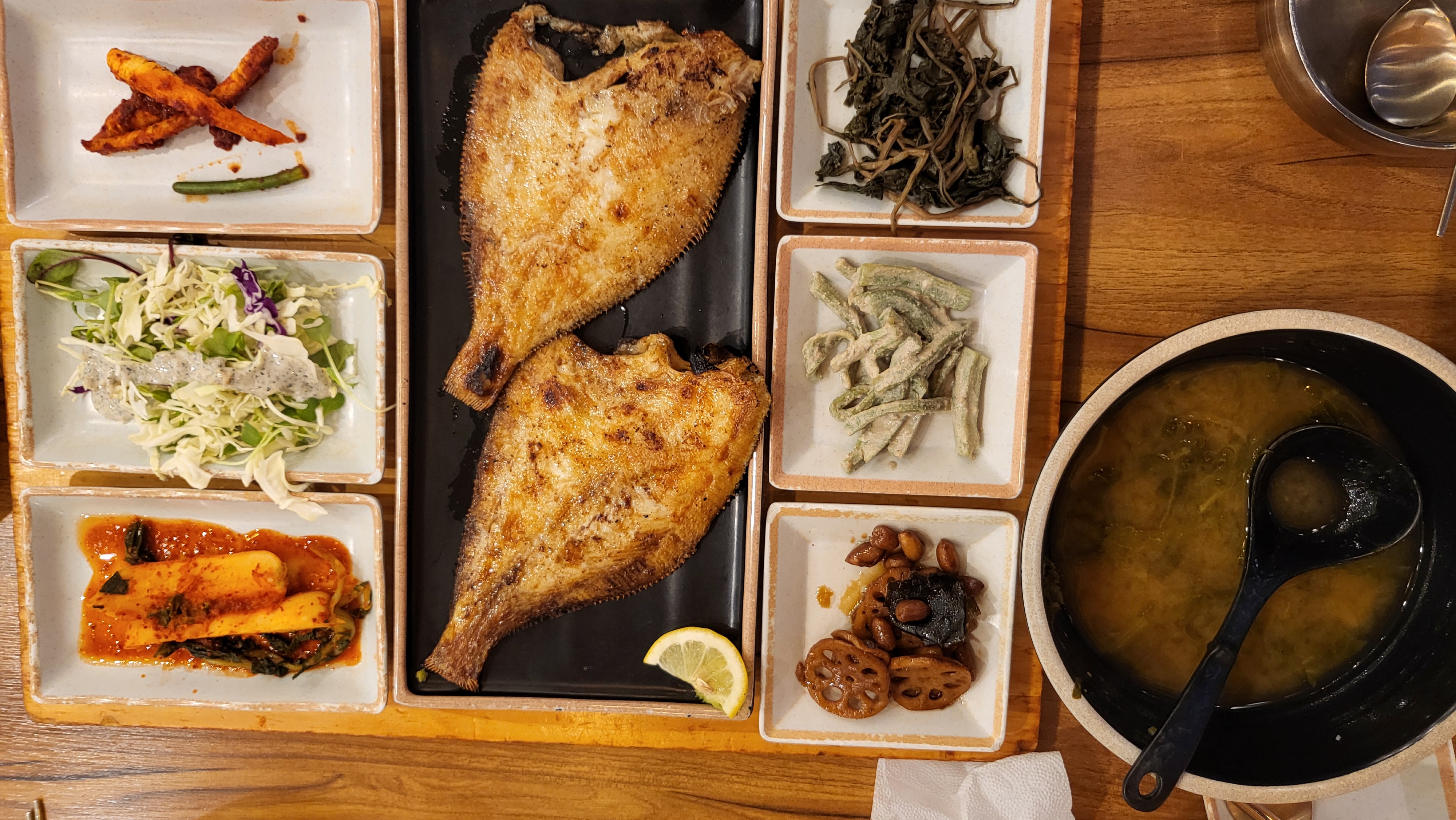 테이블 세팅 사진