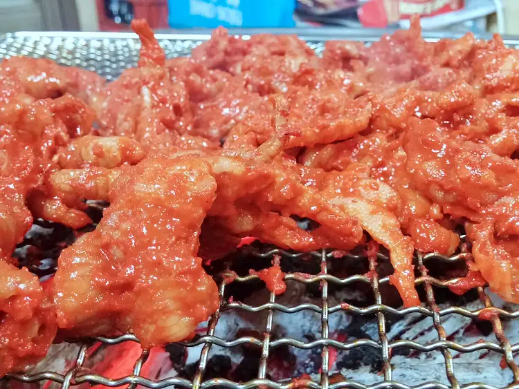 신계숙의 맛터싸이클 다이어리 61년 노포 숯불로 굽는 닭갈비 맛집 추천