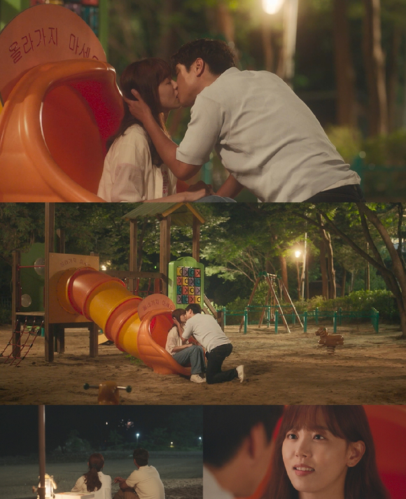 22일 방송된 JTBC 수목드라마 '비밀은 없어' 7회에서 김정헌(주종혁)과 민초희(한동희)의 계략으로 연애 예능에 참가한 온우주(강한나)가 송기백(고경표)의 진심을 확인하고 대망의 첫키스를 나눈 장면이 그려졌다. 사진은 방송화면. [사진=JTBC]