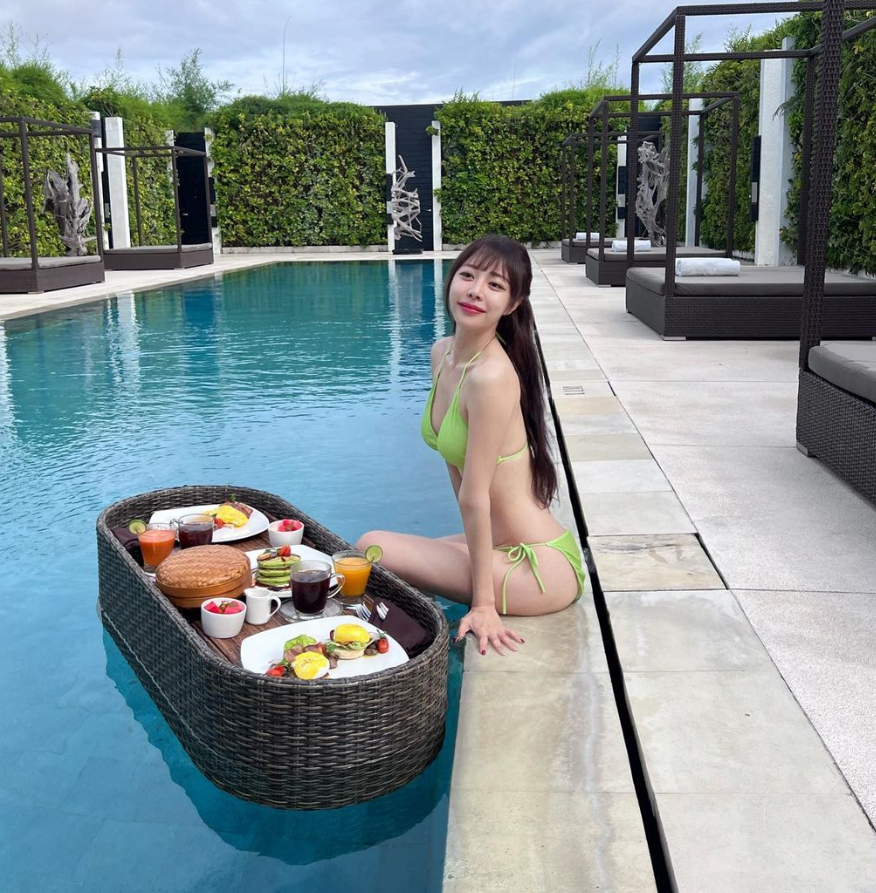 브레이브걸스 은지 휴양지 사진