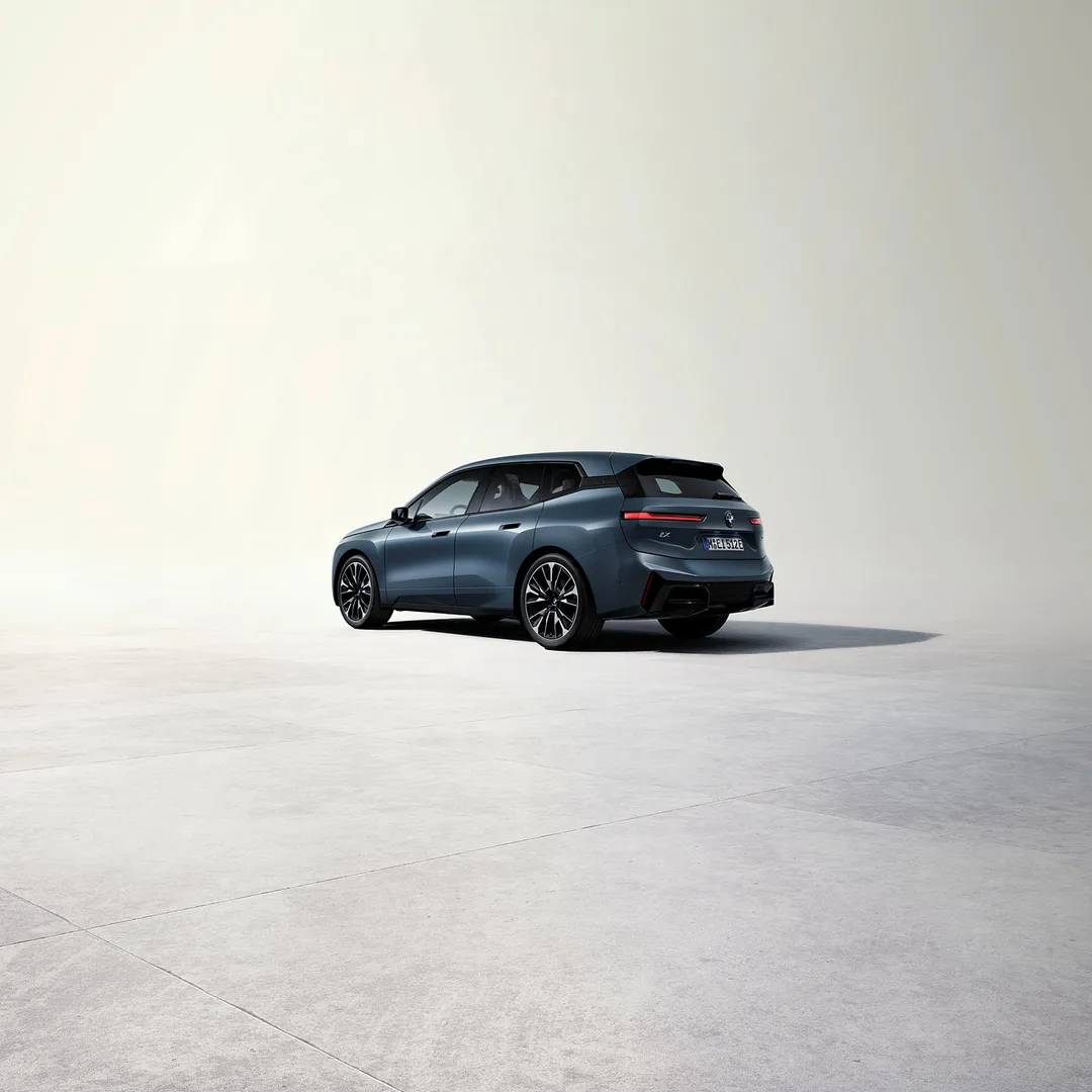 BMW iX 자동차 이미지