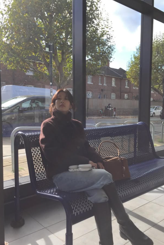 정소민 데일리룩 니트, 데님, 롱부츠 스타일