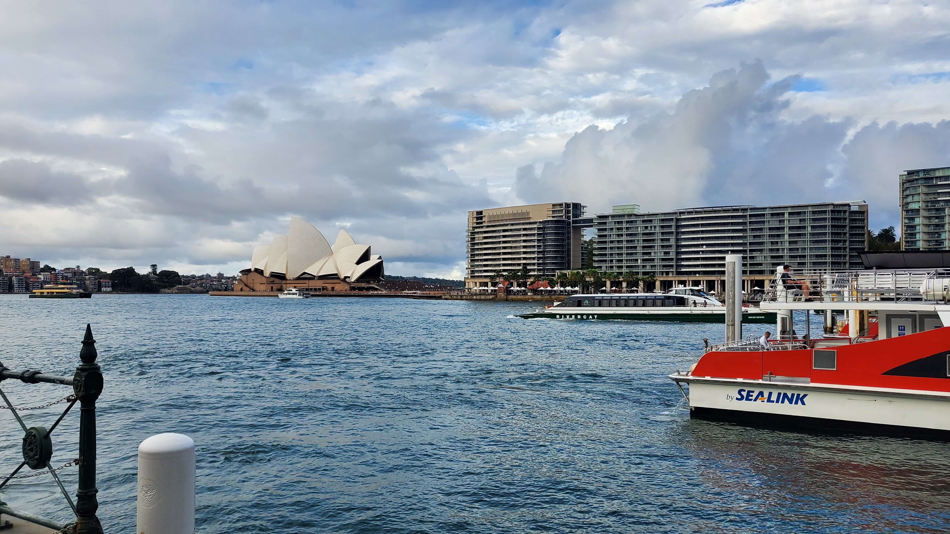 서큘러 키 페리