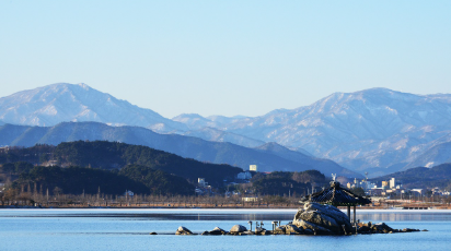 강릉 여행: 겨울 바다의 매력과 커피거리의 힐링