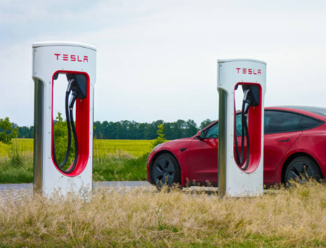 테슬라의 역사와 성장, 제품, 서비스 및 글로벌 성과와 미래 전망.