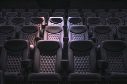 OTT와 극장 영화 장점 비교