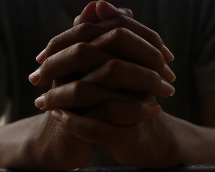 기도하는 손 사진